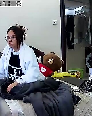 Coreeană Păpușică prinși în act masturbare pe hacked wecam