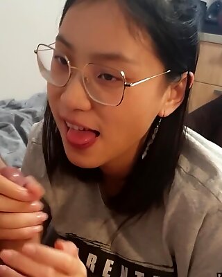 June Liu        / SpicyGum - Chinese Teen Giving Blow Job to SexFriend while Playing Mario Kart (Asian)