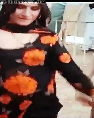 Indický Pákistánky Shemales tanec a ukazují prsa