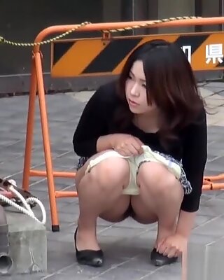 Peeing asian uses panties