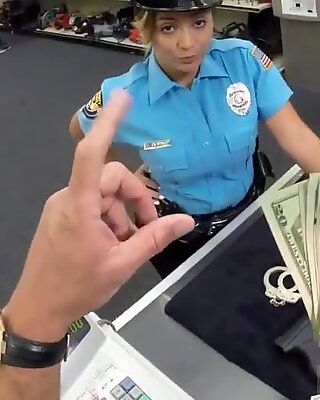 Zasraný policista