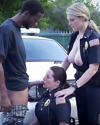 Police Partouze et Maman Salope Nylon Branlette Nous sommes la loi Ma Niggas et la loi a besoin de Noir