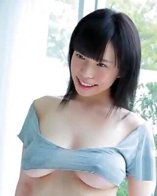 Amatör suzuki asahiis dyker upp i sin debutfilm massiva pattar hon blir sensuell