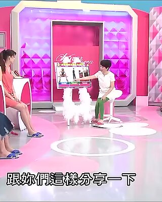 Tampilan TV Taiwan Bandingkan Kaki dan Sepatu Mengki