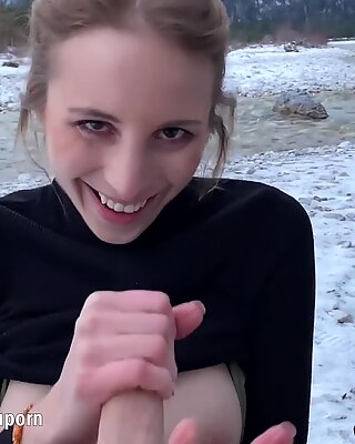 Mydirtyhobby - prsnaté teenager dostane obrovský výstrek pri šukaní v snehu