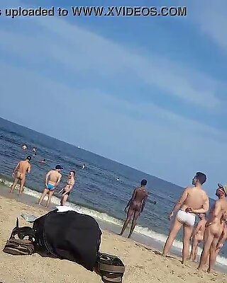 Nudo spiaggia ragazzi