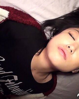 Japansk älskling, Momo Sakata Fucked medan du sov